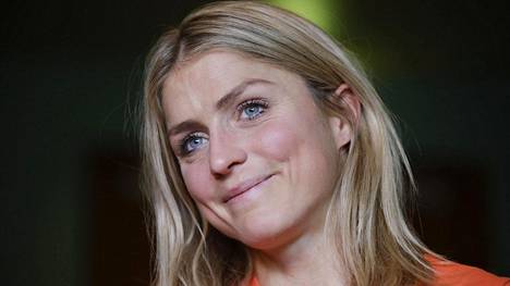 Kilpailukiellosta vapautunut Therese Johaug palasi iloisena julkisuuteen – kyyneleetkin tulivat, kun hän kiitti Marit Bjørgeniä