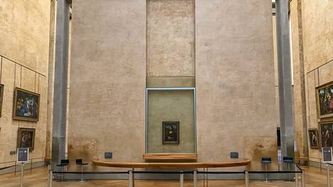 Mona Lisa odottaa yleisöä Louvren taidemuseossa Pariisissa, lasin takana. Maalauksen edessä vietetään keskimäärin vain 15 sekuntia. 