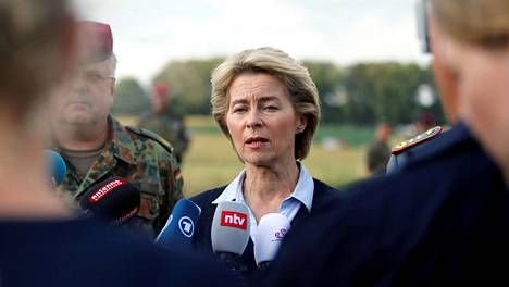 EU:n korkeimpaan johtoon ensimmäistä kertaa nainen: komission puheen­johtajaksi tulee Ursula von der Leyen