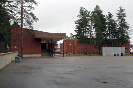 Pohjoispuiston koulu kuvattuna vuonna 2011.