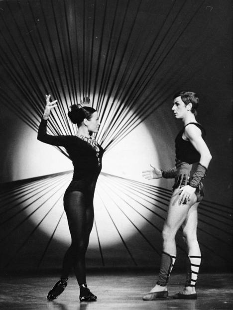 Phaidra oli Seija Silfverbergin suosikkikoreografin Elsa Sylvesterssonin samannimisen baletin päähenkilö. Hippolytoksen roolissa Seppo Koski.