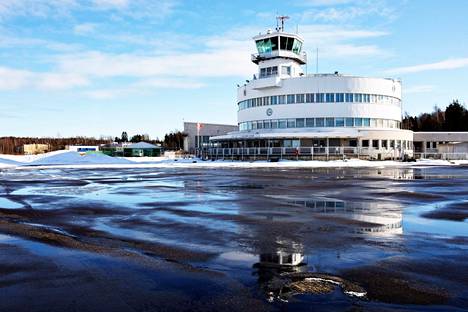 Malmin entisen lentokentän aloituskortteleita koskevat kaavavalitukset menivät nurin viime vuonna. Helsinki haluaakin vauhdittaa alueen asuntojen ja alueen joukkoliikenneyhteyksien rakentamista.