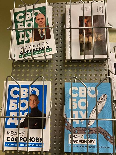 In the lower lobby of Jabloko's Moscow branch headquarters are postcards campaigning for the release of political prisoners such as Kommersant reporter Ivan Safronov.