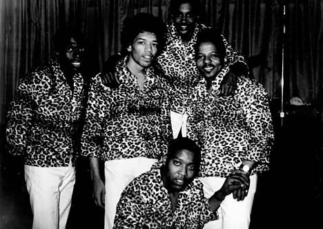 Curtis Knight and The Squires oli yksi monista yhtyeistä, joissa Jimmy soitti ennen kuin hänestä tuli Jimi. Muita työllistäjiä olivat muun muassa Little Richard, Isley Brothers ja Wilson Pickett.