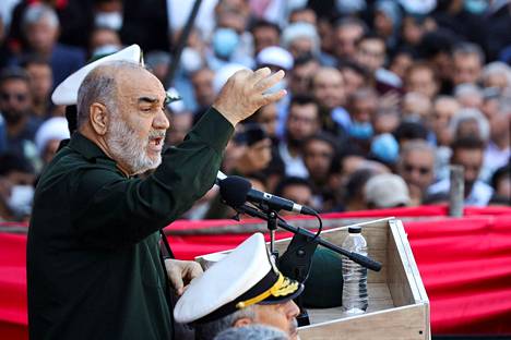 Iranin vallankumouskaartin komentaja Hossein Salami uhkasi viime lauantaina mielenosoitusten lopettamisella.