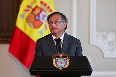 Kolumbian presidentti Gustavo Petro puhui Espanjan pääministerin Pedro Sánchezin tapaamisen yhteydessä järjestetyssä tiedotustilaisuudessa keskiviikkona.