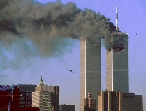 Al-Qaidan terroristit lensivät kaksi lentokonetta World Trade Center -torneihin New Yorkissa 9. syyskuuta vuonna 2001.