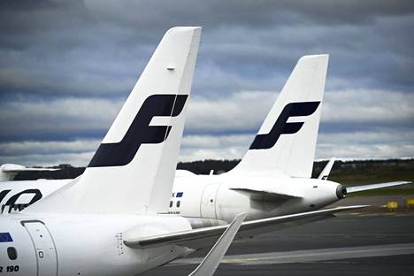 Finnairin matkustajakoneita Helsinki-Vantaan lentokentällä 3. syyskuuta 2021.
