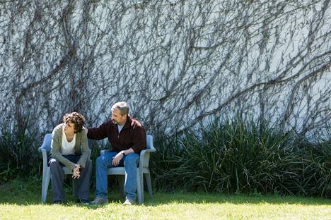 Parasta elokuvassa on isän (Steve Carell) ja pojan (Timothée Chalamet) suhde, sillä hoivaroolia kuvataan usein äidin kautta.