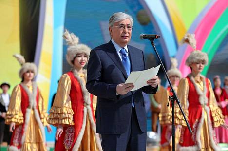 Kazakstanin presidentti Kasym-Žomart Tokajev puhui yleisölle kevätfestivaalien avajaisissa Almatyssa maaliskuun lopussa.