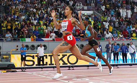 Salwa Eid Naser jiuoksi 400 metrin finaalissa kaikkien aikojen kolmanneksi parhaan ajan. Bahaman Shaunae Miller-Ubo alitti myös 49 sekuntia.