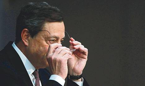 Pääjohtaja Mario Draghi toi torstaina esille EKP:n voimattomuuden nykyisessä tilanteessa.