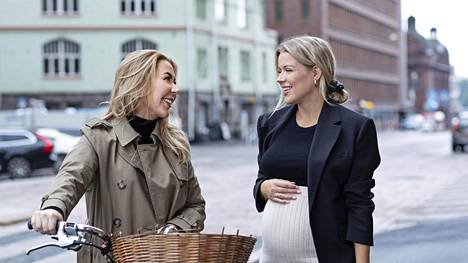 Perhe | Alexa Dagmar ja Linda Juhola ovat ensi kertaa raskaana, ja yksi asia pelottaa heitä ylitse muiden: mom-shaming 