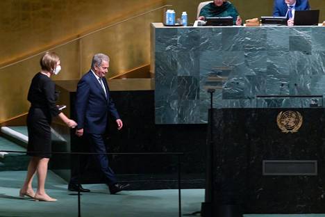 Presidentti Niinistö menossa pitämään puhettaan YK:n yleiskokouksessa tiistaina.