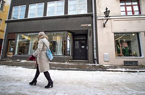 Suomalainen liikemies kuoli tällä viikolla Tallinnassa epäselvissä olosuhteissa. Hän oli kuollessaan liiketoimintakiellossa Suomessa. Kuvassa rakennus, josta mies löydettiin.