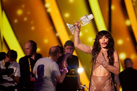Ruotsin Loreen nousi Euroviisujen voittajaksi asiantuntijaraatien pisteiden tuella.