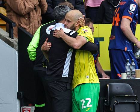 Teemu Pukki sai halauksen manageriltaan David Wagnerilta tultuaan vaihtoon viimeisessä Norwich-ottelussaan. 