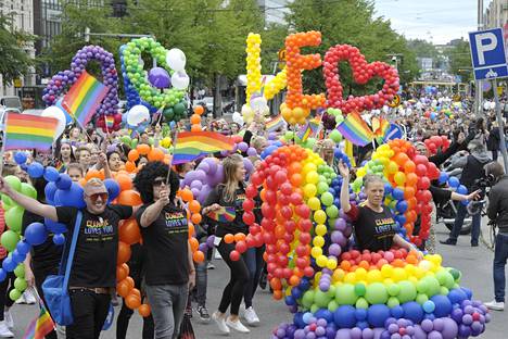 Kesän 2017 Pride-kulkue Helsingissä.