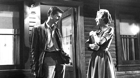 Anthony Perkins muistetaan tietenkin ennen kaikkea roolistaan Alfred Hitchcockin Psykon Norman Batesina. Hänen vastanäyttelijänään elokuvassa oli Janet Leigh.