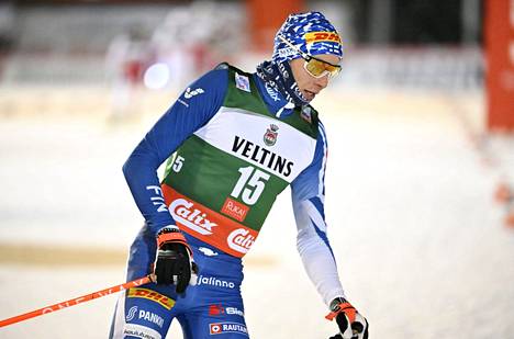 Eero Hirvonen kohensi asemiaan hiihtoladulla.  Eero Hirvonen kuvattuna Kuusamossa 25. marraskuuta.
