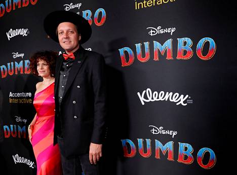 Arcage Firen jäsenet ja aviopari Win Butler ja Régine Chassagne osallistuivat Dumbo-elokuvan ensi-iltaan Los Angelesissa 2019. 