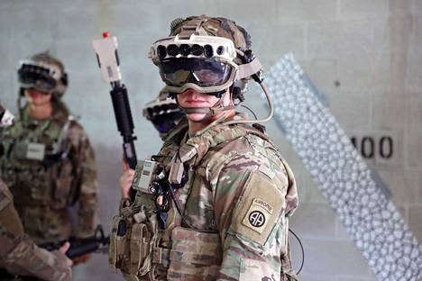 Yhdysvaltain armeijan sotilaat testaavat IVAS-projektiin kuuluvaa lisätyn todellisuuden Capability Set 3 -laitteistoa koulutukseen kuuluvassa harjoituksessa.
