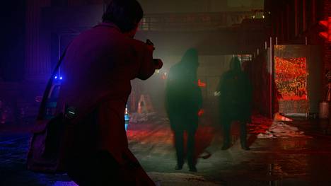 Palkitussa Alan Wake 2 -pelissä täytyy ampua tarkasti pimeässä.