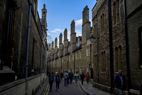 Britanniassa huippuyliopistojen, kuten Cambridgen tai Oxfordin ovet avautuvat vain harvalle. Kuvassa katunäkymä Cambrdigen yliopistokaupungista.