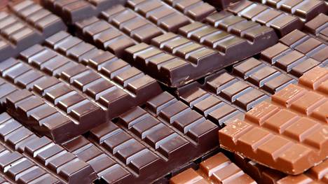 Ravitsemus | Moni ajattelee tumman suklaan olevan ”terveellinen herkku”, mutta onko siinä perää? Asiantuntijat kertovat, mitä sen vaikutuksista todella tiedetään