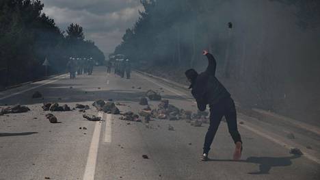 Kymmeniä loukkaantui Kreikan saarilla mielenosoituksissa, kun paikalliset asukkaat vastustivat pakolaiskeskuksen rakentamista