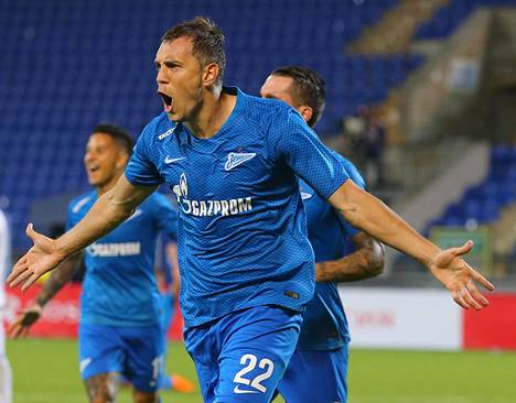 Artem Dzyuba tuuletti Zenit jatkopaikkaa. Dzyuba teki ottelussa kolme maalia.