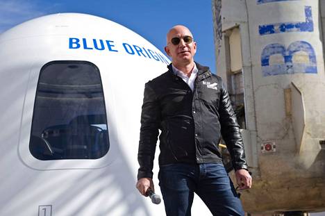 Jeff Bezosin ja kolmen muun on määrä singahtaa tänään avaruuteen Blue Origin -yhtiön raketilla.