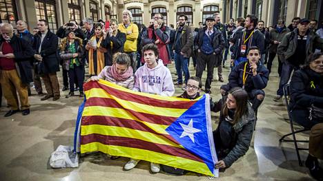 Itsenäisyyskysymys jakaa katalonialaisia ja nostaa tunteet pintaan – ”Nyt määritellään, kuka on katalonialainen ja kuka ei”