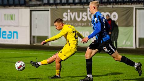 Roni Hudd, 18, iski uransa avausmaalin Veikkausliigassa IFK Mariehamnin verkkoon.