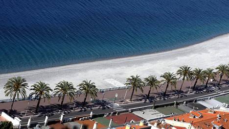 Epidemia on tyhjentänyt aurinkorannat myös Nizzassa Ranskassa.