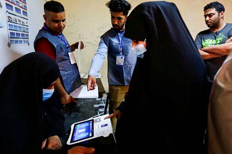 Voting was interrupted in places by technical problems, such as malfunctioning fingerprint readers. 