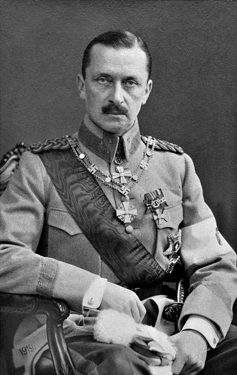 Mannerheim vuonna 1919.  Paavo Haavikolle Mannerheim oli Suomen todellinen hallitsija.