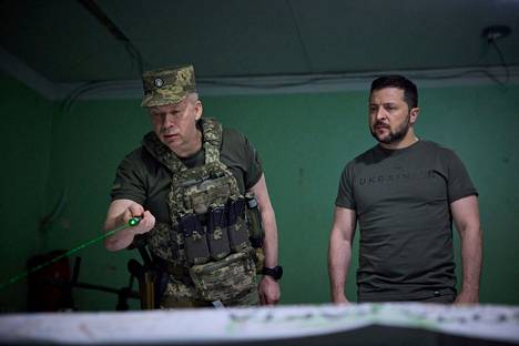 Ukraine's ground forces commander Oleksandr Syrskyi was photographed together with President Volodymyr Zelenskyi on the Donetsk front last June. 