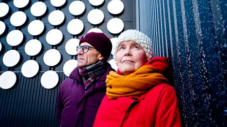Dokumentissa Tanssin talon valmistumista seurataan tutkijoiden Isto Turpeisen ja Marja-Liisa Truxin silmin. 