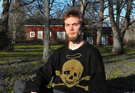 Jonimatti Joutsijärvi sukeltaa runokokoelmassaan sallalaiseen taustaansa.