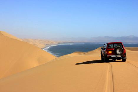 Swakopmundin aavikko Namibian rannikolla on kuulu hiekkadyyneistään.