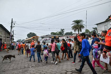 Yli tuhat ihmistä evakuoitiin tulivuorenpurkauksen vuoksi Guatemalassa torstaina.