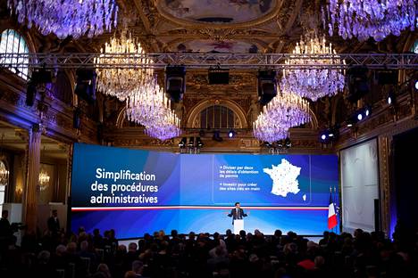 Ranskan presidentti Emmanuel Macron puhui teollisuuden edustajille torstaina Élysée-palatsissa.