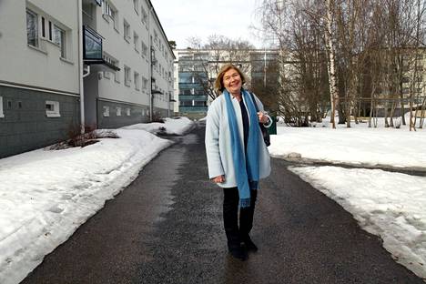 Mari Walls saapui kuvausta varten lapsuutensa maisemiin Tampereen Tesomajärven lähiöön, joka valmistui 1960-luvun lopussa. Silloin sinne muutti paljon perheitä ja yliopiston väkeä.