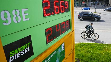Polttoaineiden hinnat ovat nousseet nopeasti tänä keväänä. Nousun taustalla on Venäjän aloittama hyökkäys Ukrainaan.