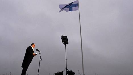 Itsenäisyyspäivä | Ilmavoimat teki ylilentoja itsenäisyyspäivänä ympäri Suomea, Hämeenlinnassa nostettiin lippu salkoon