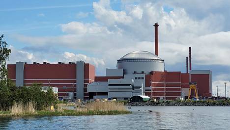 Olkiluodon kolmosreaktori alkoi maaliskuussa tuottaa ensimmäistä kertaa tuottaa sähköä valtakunnan verkkoon. Nyt TVO ilmoittaa koekäytön keskeytymisestä.