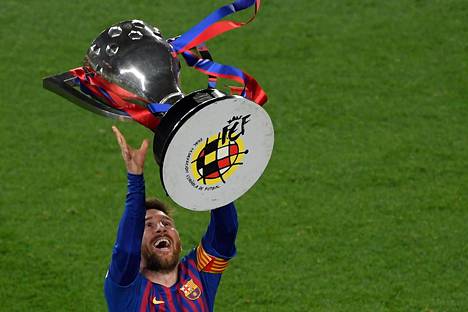 Lionel Messi oli iloinen lauantai-iltana.