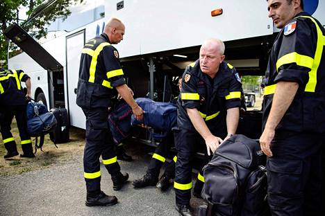 Ranskalaiset pelastustyöntekijät saapuivat auttamaan ruotsalaiskollegoitaan. Kuva on otettu Färilassa, Keski-Ruotsissa 24. heinäkuuta.