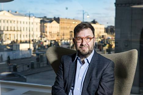 Liikenne- ja viestintäministeri Timo Harakka (sd) uskoo, että yhä useamman suomalaisen seuraava auto toimii sähköllä. ”Me suomalaiset olemme teknologian varhaisia omaksujia, ja tarjonnalle tulee nopeasti kysyntää.”